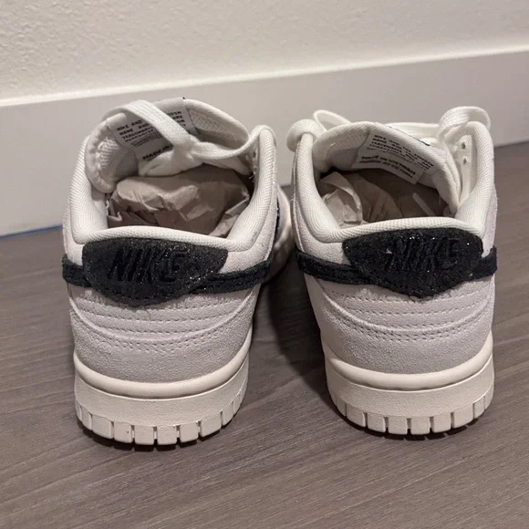 Women’s Nike Dunk Low SE White/ Black/ Team Red - Picture 3 of 5